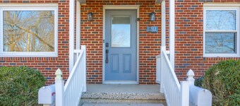 Peaceful Bungalow Near UNCG, Coliseum, Koury, Cone, Aquatic Center Downtown