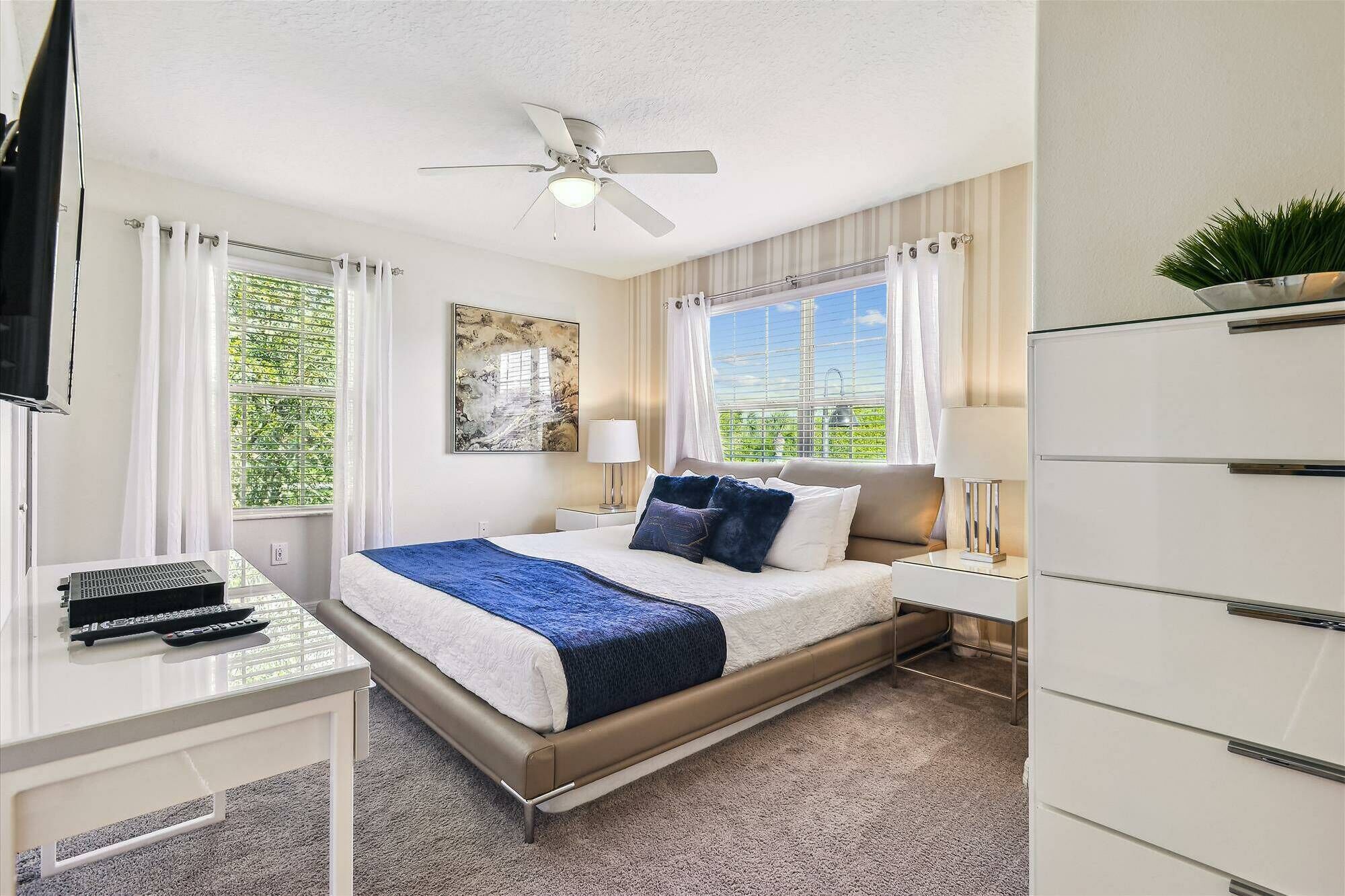 5 habitaciones, tabla de planchar con plancha, cuna de viaje y wifi 