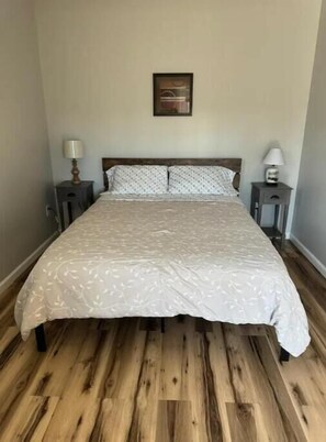 1 bedroom, desk, iron/ironing board, WiFi