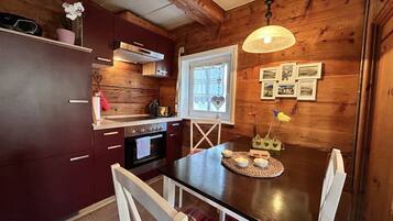 Kühlschrank, Ofen, Geschirrspüler, Kochgeschirr/Geschirr/Besteck