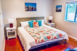 6 dormitorios, escritorio, tabla de planchar con plancha y cuna de viaje