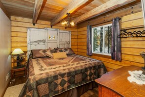 1 habitación, tabla de planchar con plancha y cuna de viaje