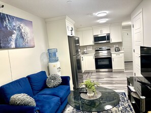 Refrigerador, microondas, cafetera/tetera, tetera/pava eléctrica