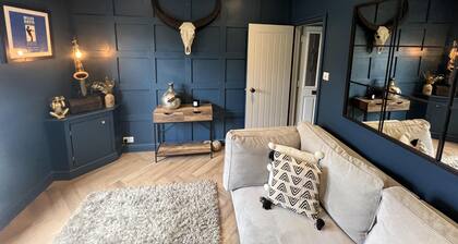 3 Bed Home - Sleeps 6, Garden, Pets, Free Parking