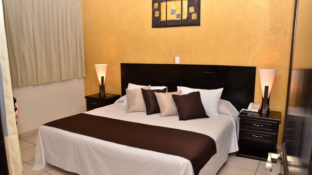 Superior Suite | 2 bedrooms, WiFi (free), bed sheets - Hotel Suite Azomali (Tula de Allende)
