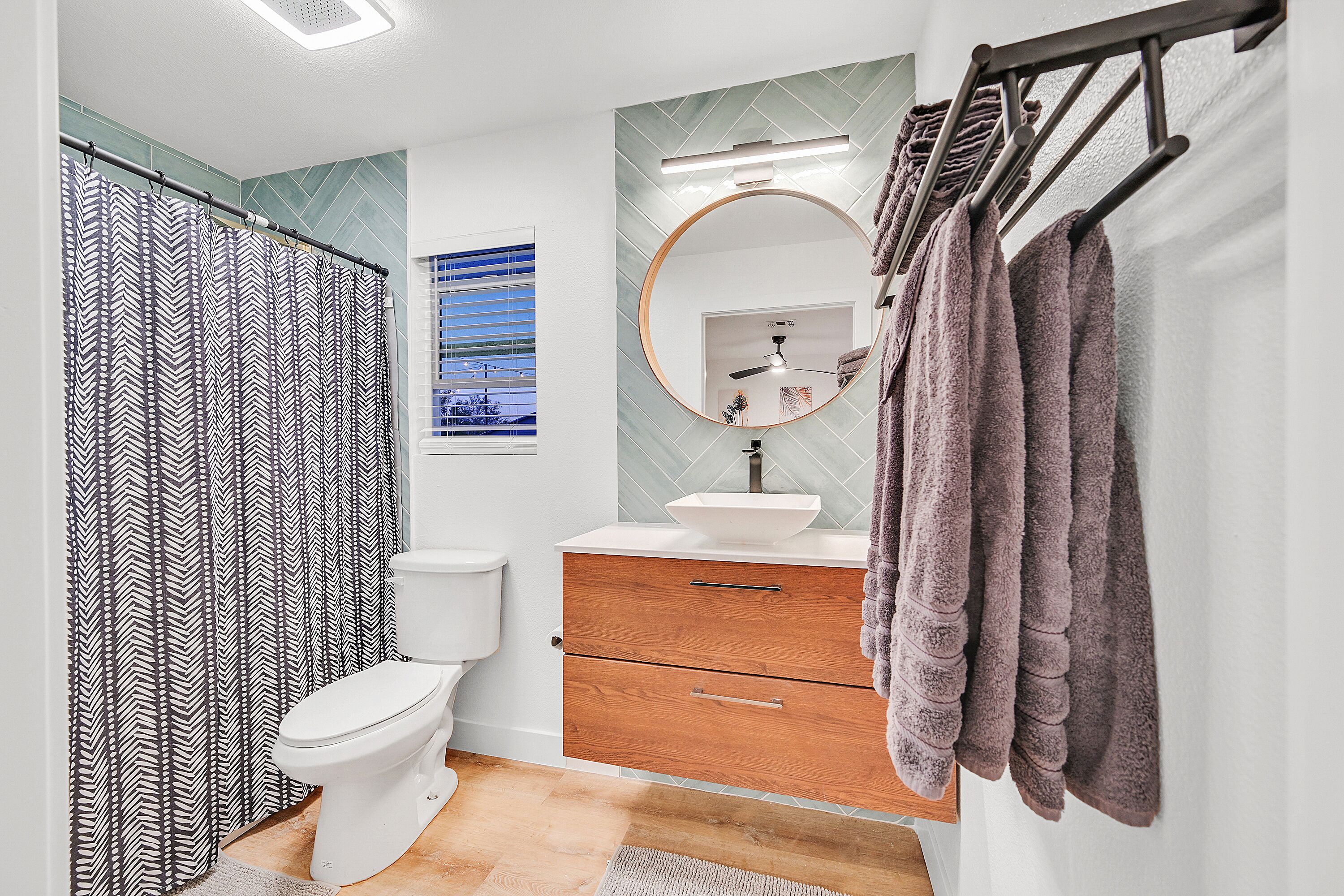 Villa | Bathroom | Combined shower/tub, rainfall showerhead, towels, soap