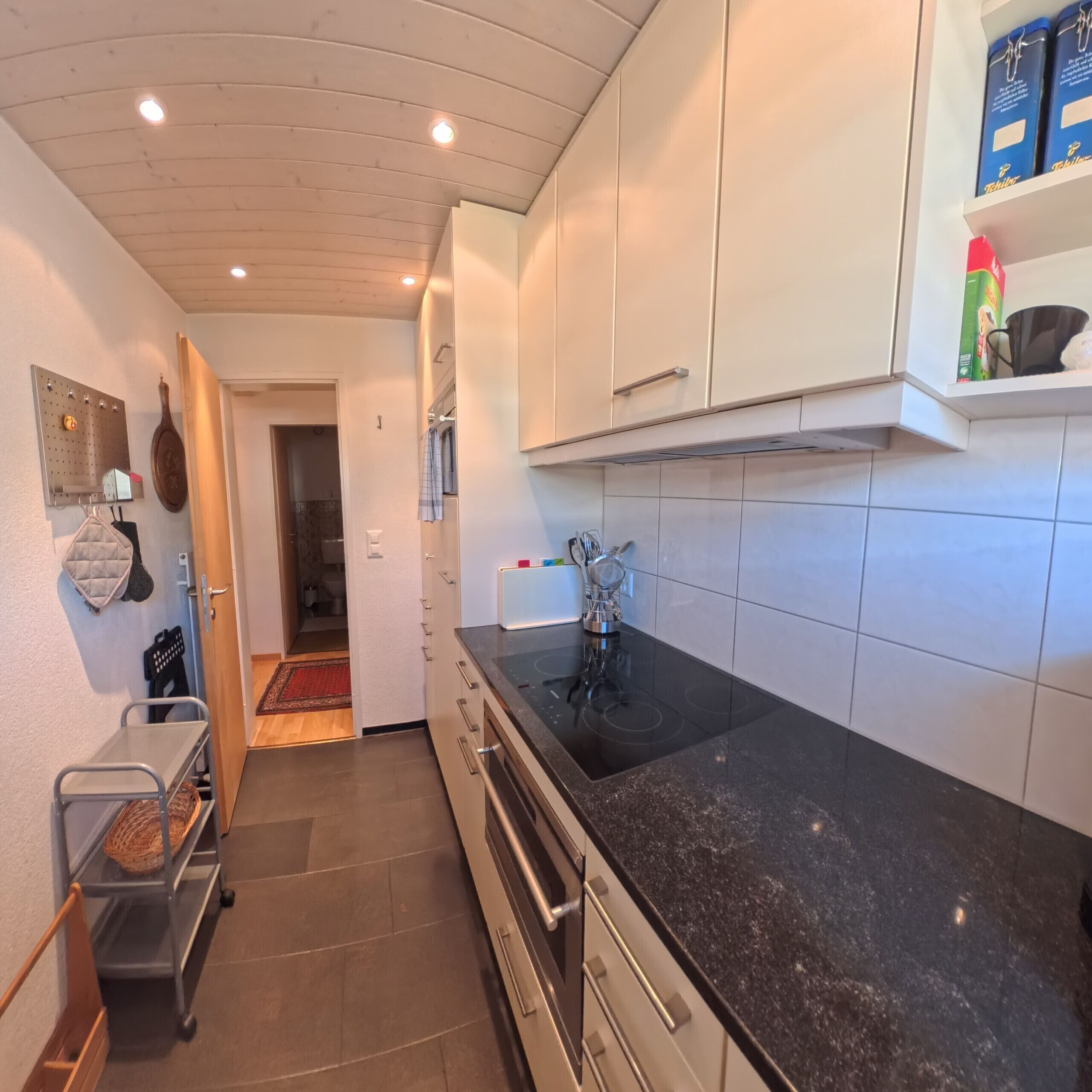 Fridge, oven, dishwasher, coffee/tea maker