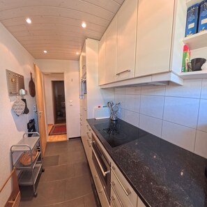 Fridge, oven, dishwasher, coffee/tea maker