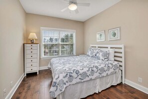 3 makuuhuonetta, silitysrauta/-lauta, ilmainen Wi-Fi, vuodevaatteet