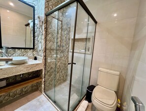 Shower, hair dryer, bidet, towels - Ipanema Near Beach (Ipanema Rio de Janeiro)