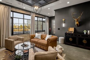 TV, fireplace, offices