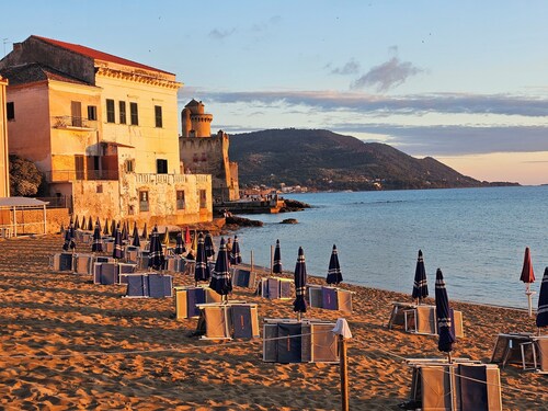 Apartment for 6 in Santa Maria Historic Center – 100m from the Beach