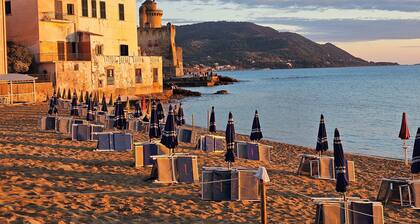 Apartment for 6 in Santa Maria Historic Center – 100m from the Beach