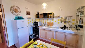 Refrigerador, microondas, horno y lavavajillas