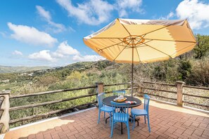 تناول الطعام بالخارج