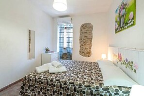 1 chambre, bureau, fer et planche à repasser, Wi-Fi gratuit