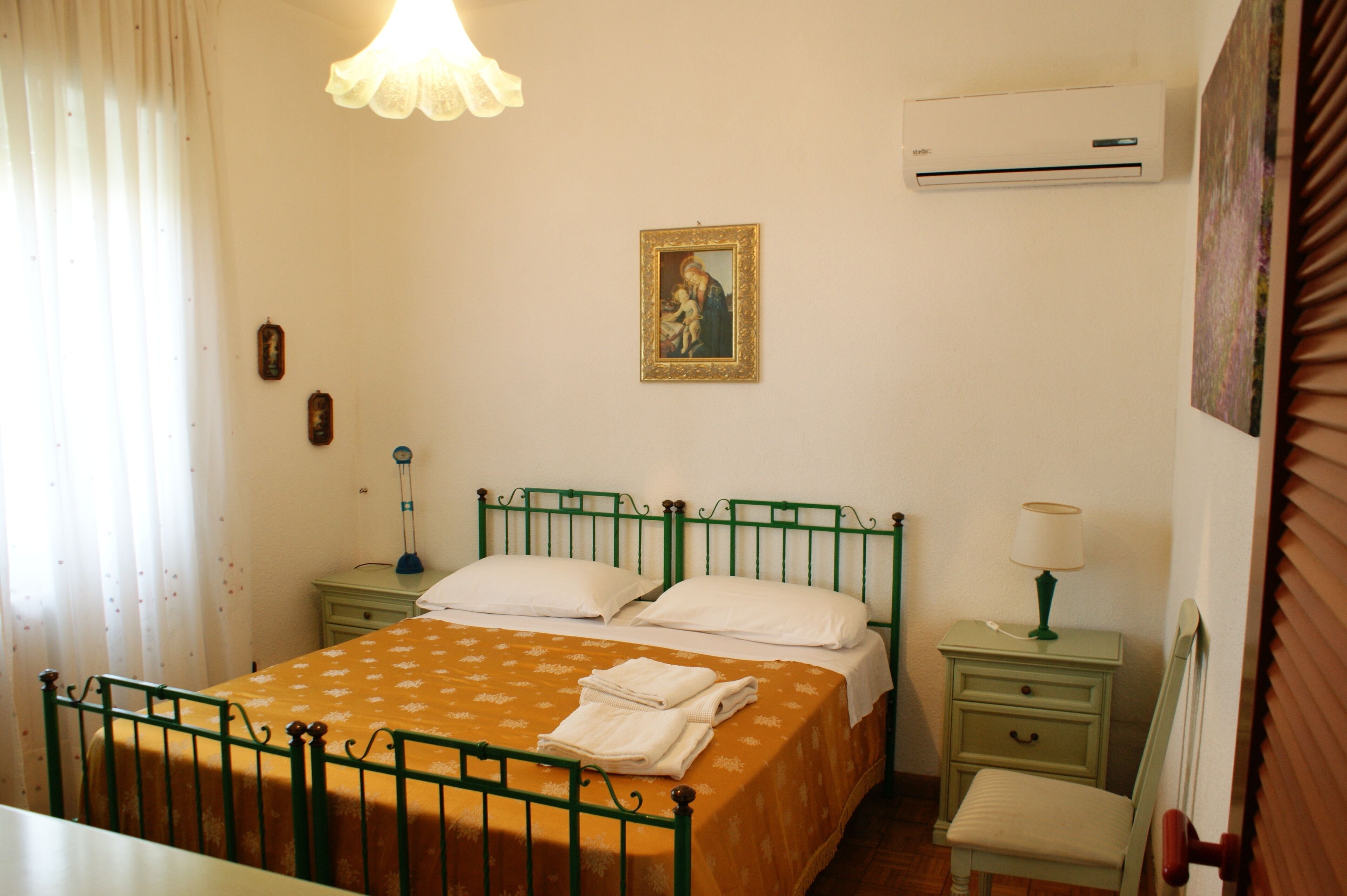 4 Schlafzimmer, Schreibtisch, Bügeleisen/Bügelbrett, Reisekinderbett