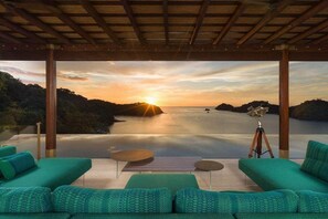 Property grounds - Wonderful 6BR Villa with Exclusive Beach Access (Liberia)