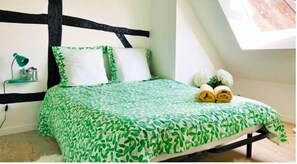 1 bedroom, desk, iron/ironing board, WiFi