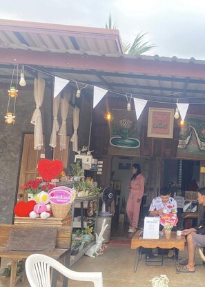 Basic Room | Living area - Mali Mali Homestay Kamchanod (Ban Dung)