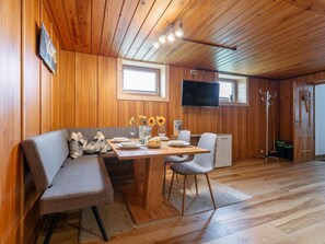 Dining - Two modern holiday flats on the farm, ski-out (Itter)