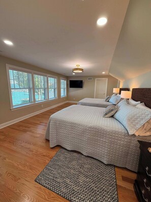 5 soverom, strykejern/-brett, wi-fi (inkludert) og sengetøy