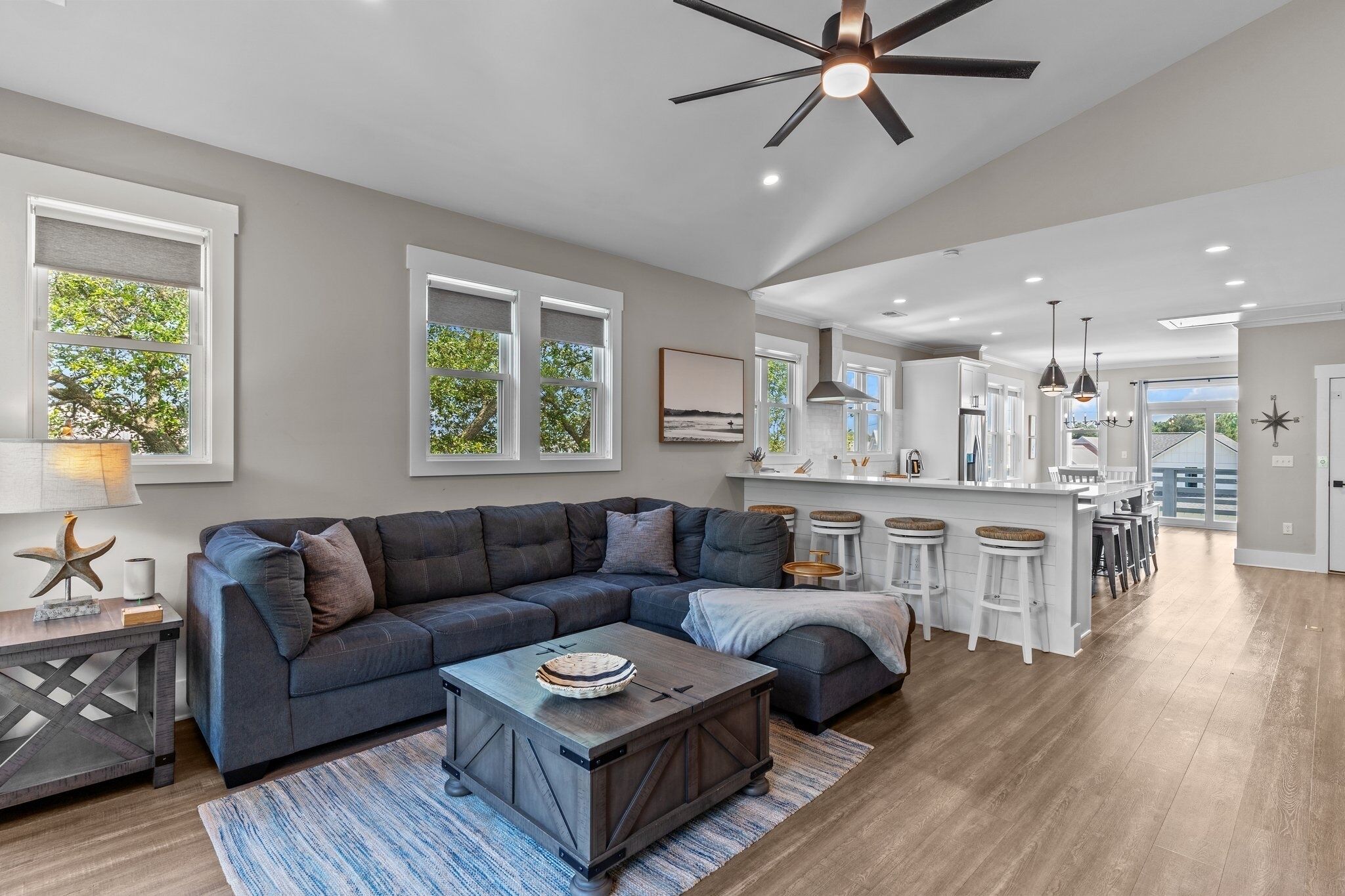Modern Beach Townhome W/ Hot Tub, Fire Pit, Ev Golf Cart & Rooftop Deck - Carolina Beach, NC