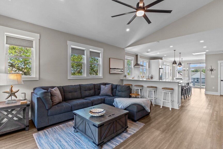 Modern Beach Townhome W/ Hot Tub, Fire Pit, Ev Golf Cart & Rooftop Deck - Carolina Beach, NC