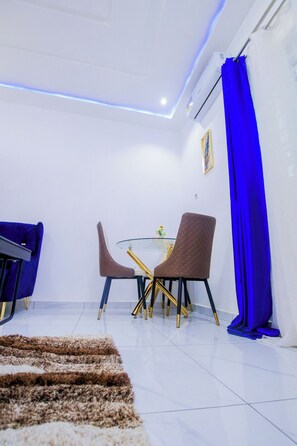 Exclusive Apartment | Living area - De Ace Court (Oduman)