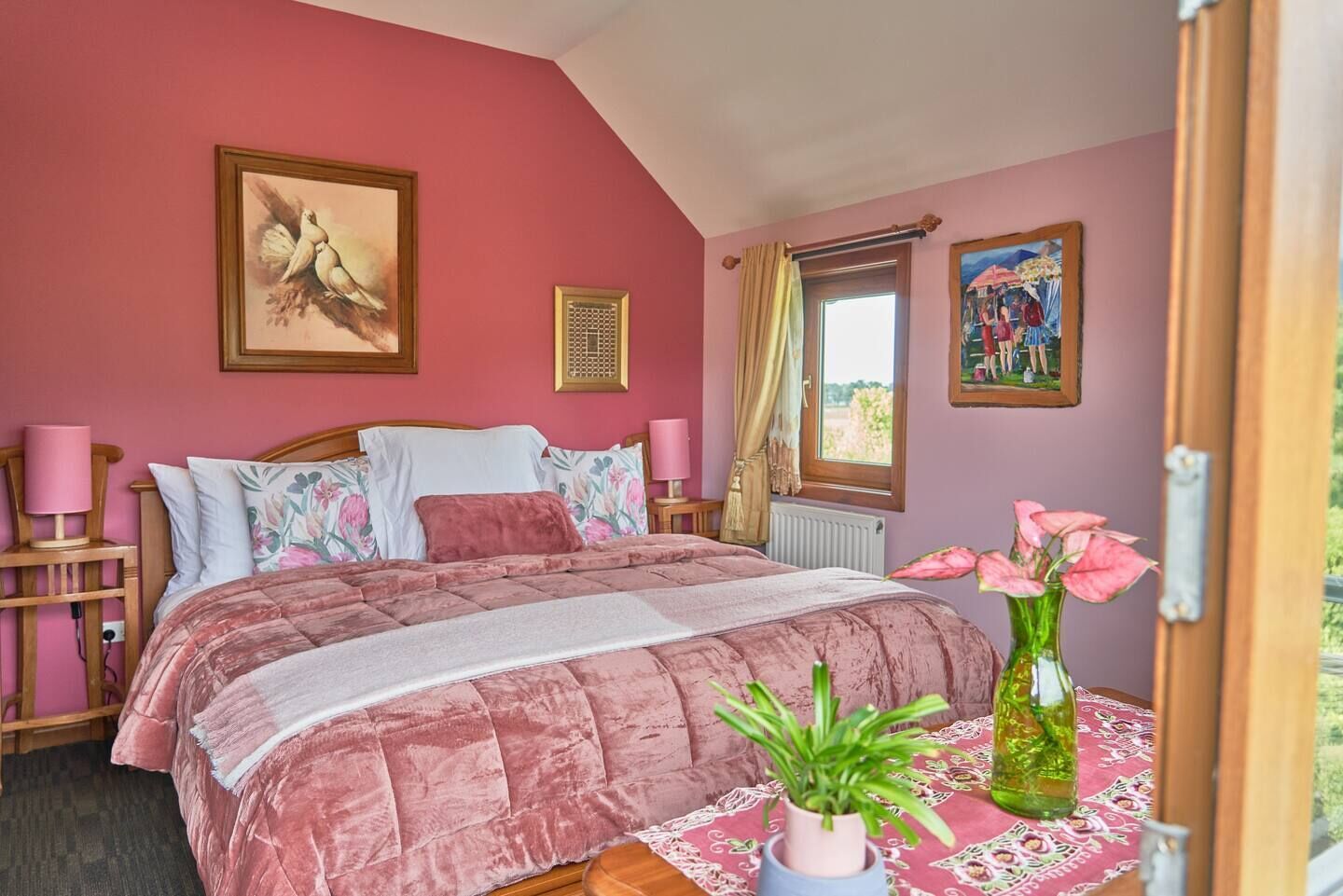 4 bedrooms, desk, iron/ironing board, free WiFi