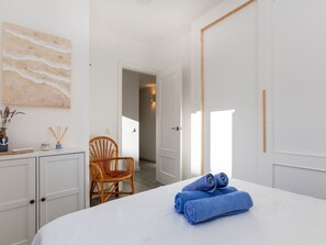 3 chambres, bureau, accès Internet