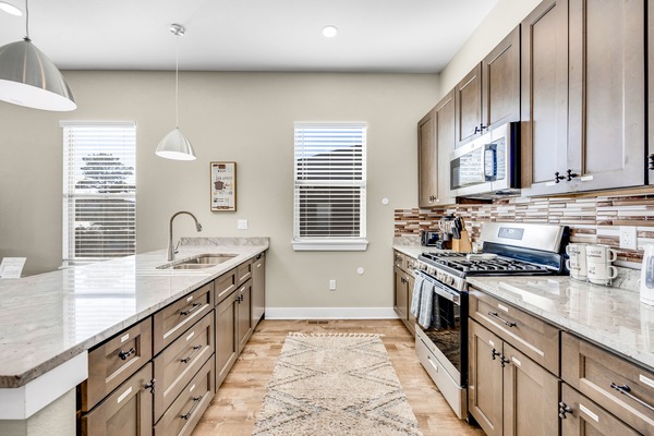 Frigorífic, microones, forn i placa de cuina