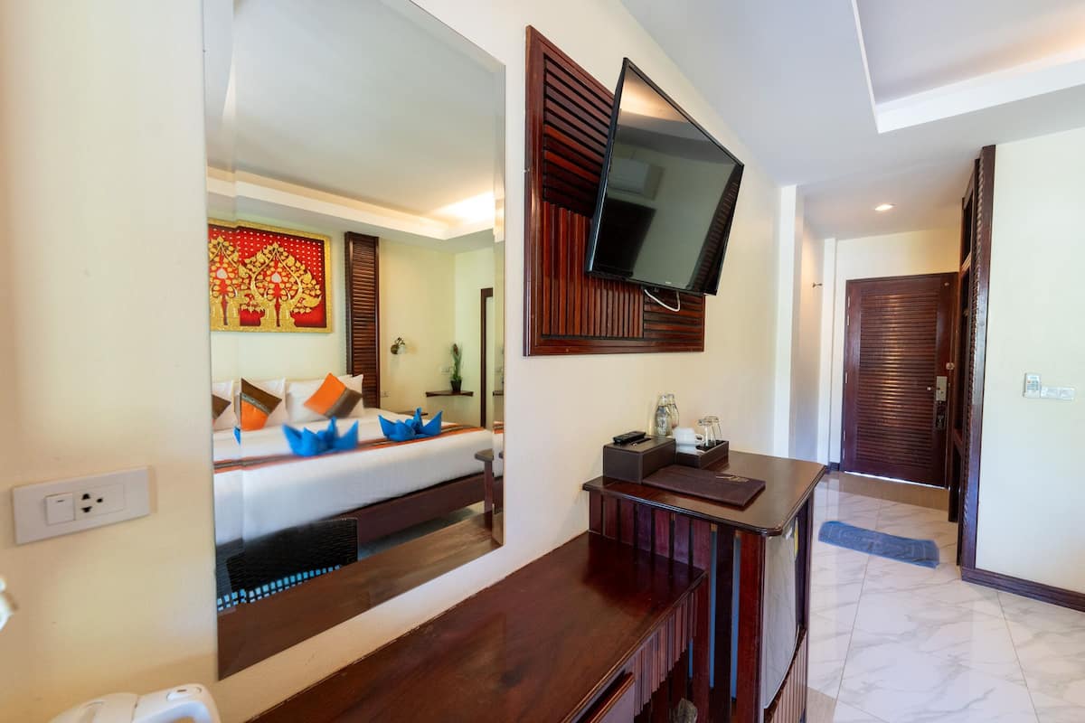 Garden view room with King Size Bed | โต๊ะทำงาน, Wi-Fi ฟรี, ผ้าปูที่นอน