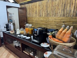 Daily buffet breakfast for a fee - Wind Beach Resort (Koh Tao)