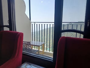 1 slaapkamer, een bureau, een laptopwerkplek, geluiddichte muren
