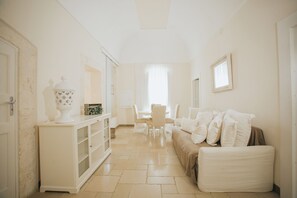 Appartement, 2 slaapkamers, roken, balkon | Woonkamer