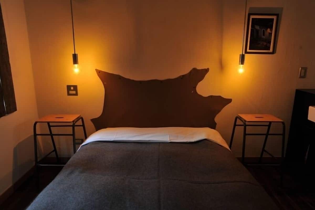 Desk, WiFi (free), bed sheets