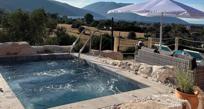 Villa Averto
Family sized villa with style, elegance and stunning seaviews!