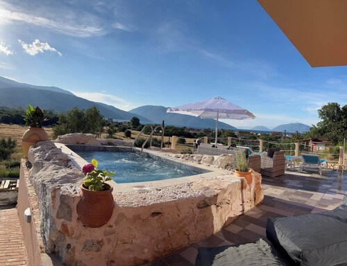 Villa Averto
Family sized villa with style, elegance and  stunning seaviews!