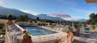 Villa Averto
Family sized villa with style, elegance and  stunning seaviews!