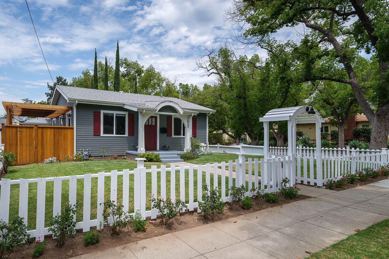 Pasadena Beautiful Front House w/ Free Parking