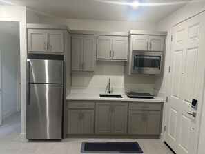 Fridge, microwave, oven, electric kettle - New amazing location (Antioch)