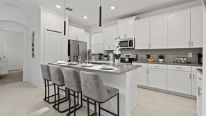 Réfrigérateur, micro-ondes, four, lave-vaisselle