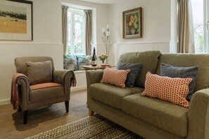 TV, fireplace - Cosy and welcoming holiday cottage - Clare's Cottage (Ebrington)