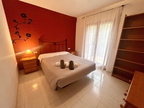 5 bedrooms, iron/ironing board, travel cot, free WiFi - Gran Casa Para Familias a 5 Minutos de la Playa (Palamós)