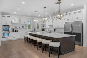 Fridge, microwave, dishwasher, coffee/tea maker - Seasons Greetings Sale (Santa Rosa Beach)