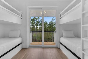 5 bedrooms, iron/ironing board, WiFi, bed sheets