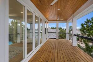 Unclassified image, 5 of 50, button