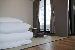 遮光窗簾/窗簾、熨斗/熨衫板、免費 Wi-Fi、床單