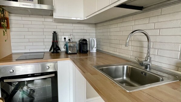 Fridge, microwave, oven, dishwasher - ARGONAVIS 317 (Estartit)